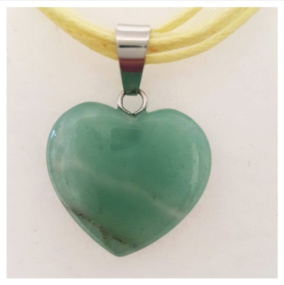 NWOT Green stone heart on 17" ribbon choker - Picture 1 of 4